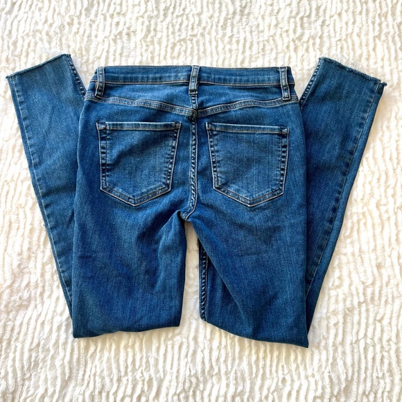 26 Button Fly Skinny Raw Hem Jeans Free People - Picture 4 of 7